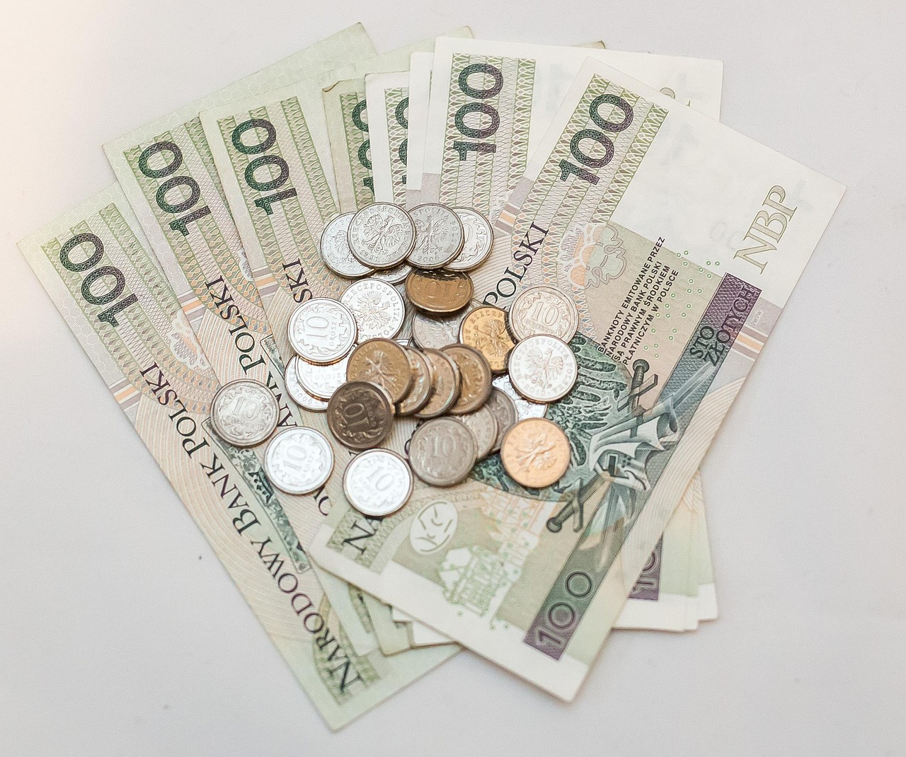 Cedolino pensione di febbraio 2026 con importo evidenziato e dettagli mensili.