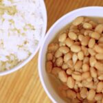 Scatola di fagioli con etichetta che evidenzia ingredienti dannosi per cuore e salute.
