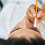 Sopracciglia folte e curate, strumenti e prodotti per un look perfetto in 5 minuti.